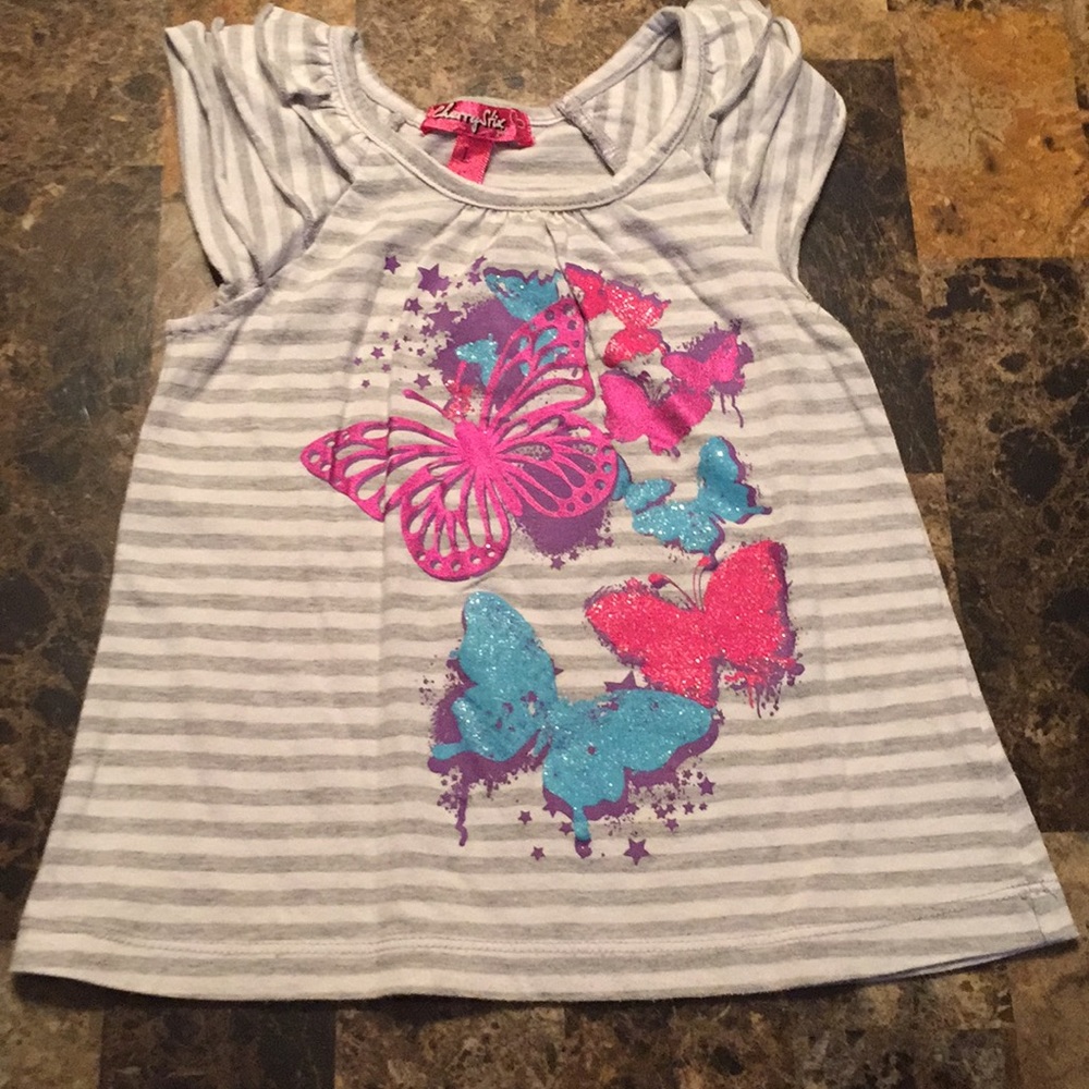Size 4t gray striped butterfly T-shirt!